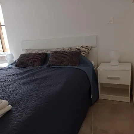 Apartament Kyra Pitve