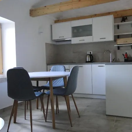 Apartament Kyra *