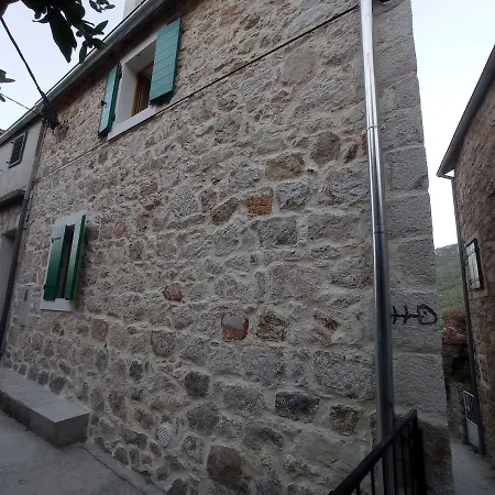 Kyra Apartament *