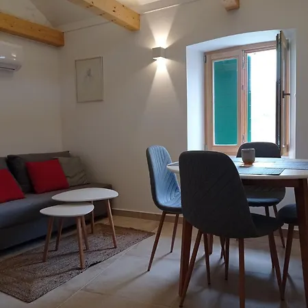 Apartament Kyra *