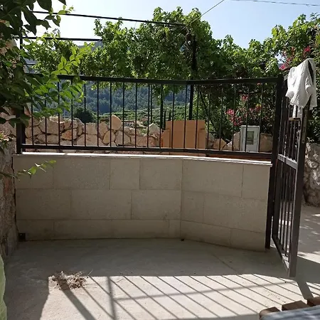 Apartament Kyra Pitve