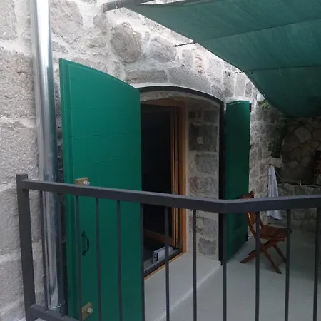 Kyra Apartament Pitve