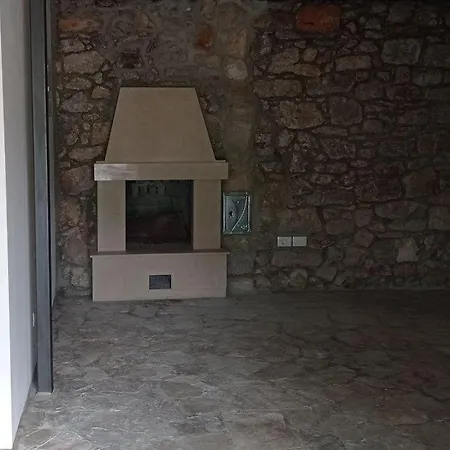 Kyra *